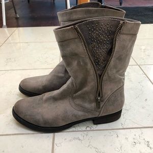 Unrated gray boot size 10